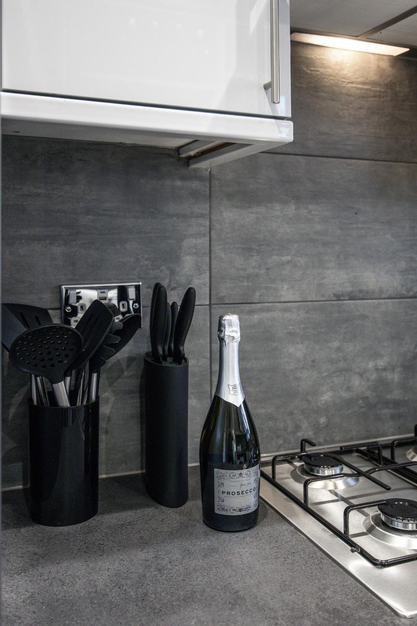 Cosy 4-Bedroom Apartment Next To Borough London Exterior photo